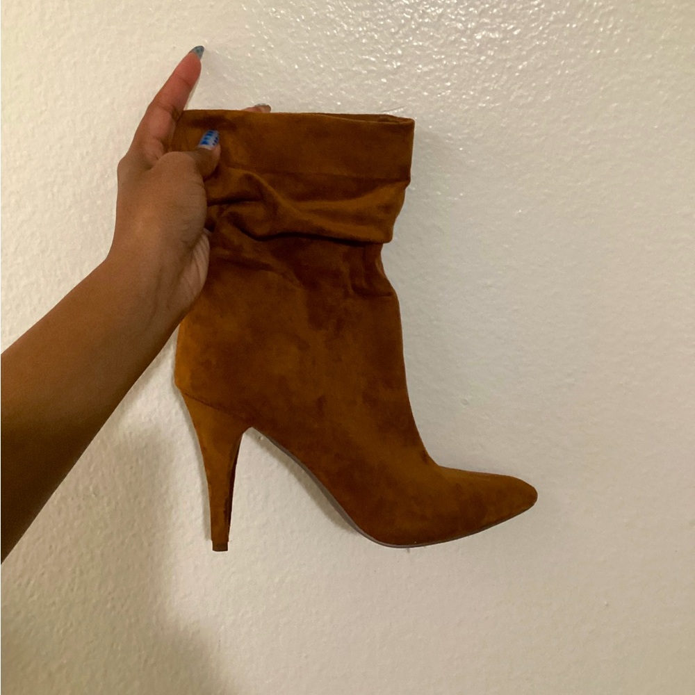 Brown suede scrunched boot